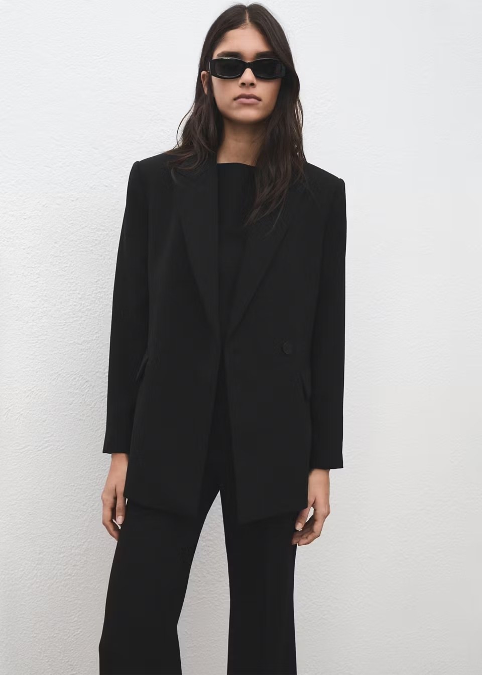 Blazer negra larga estructurada