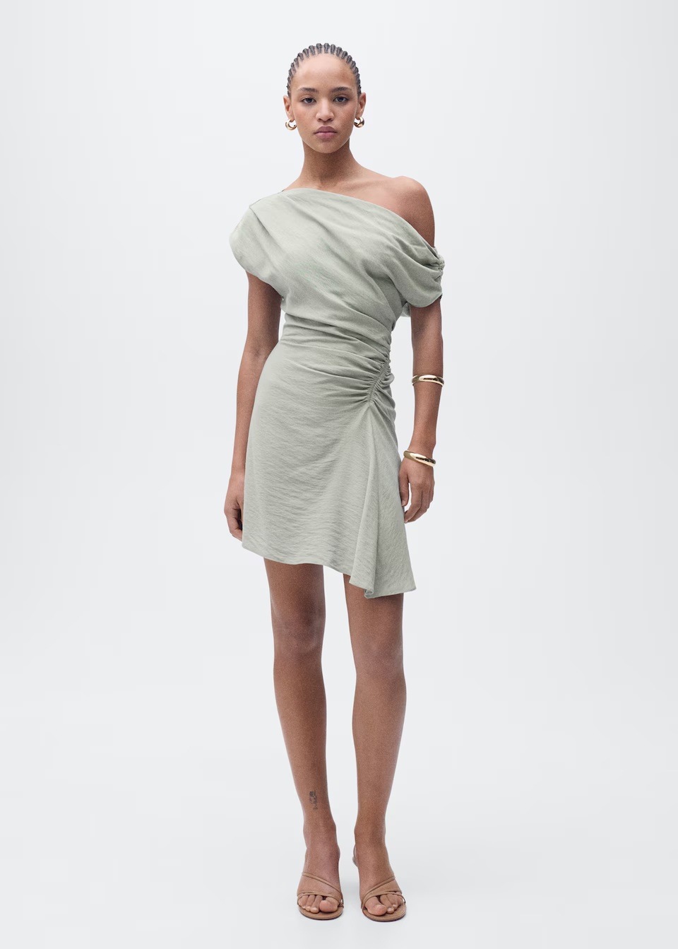Vestido corto verde salvia asimétrico drapeado