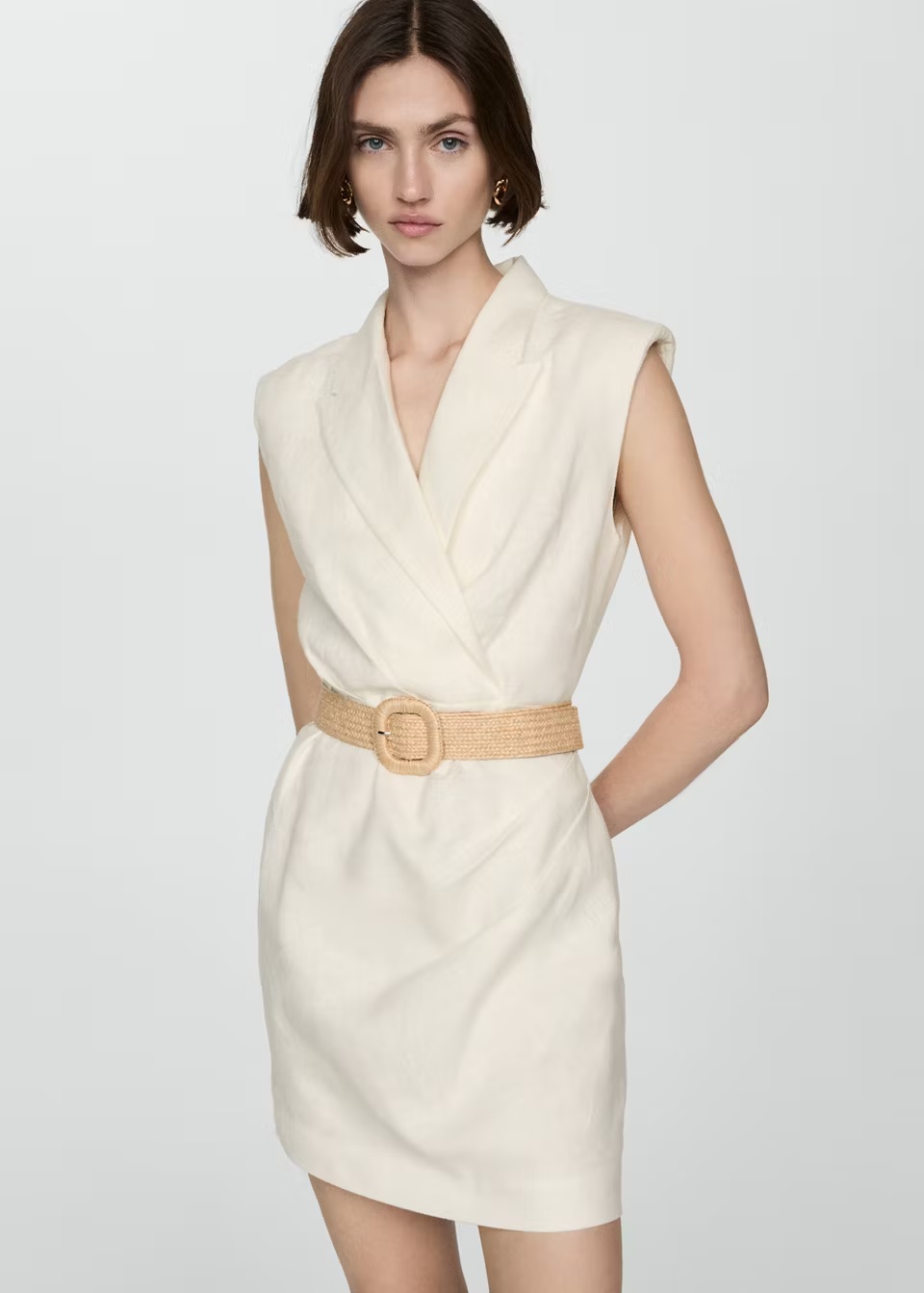 Vestido crudo corto estilo blazer con cinturón