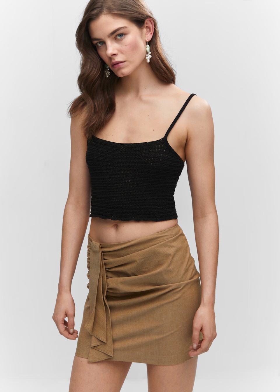 Falda camel corta drapeada con lazada