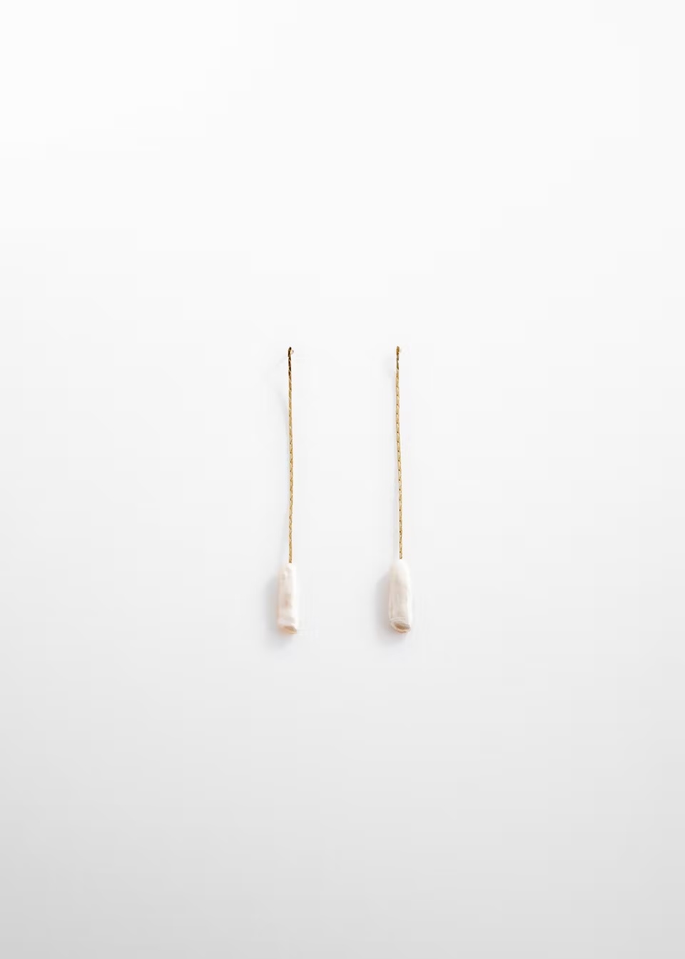 Pendientes largos dorados con perla