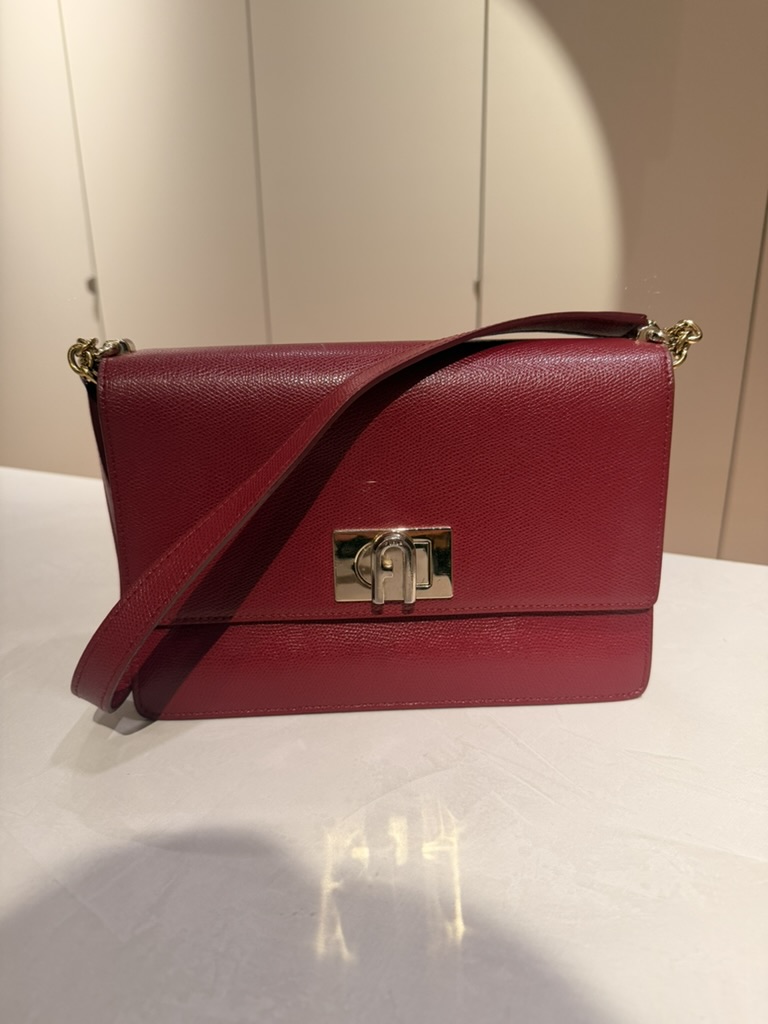 Bolso bandolera rojo estructurado